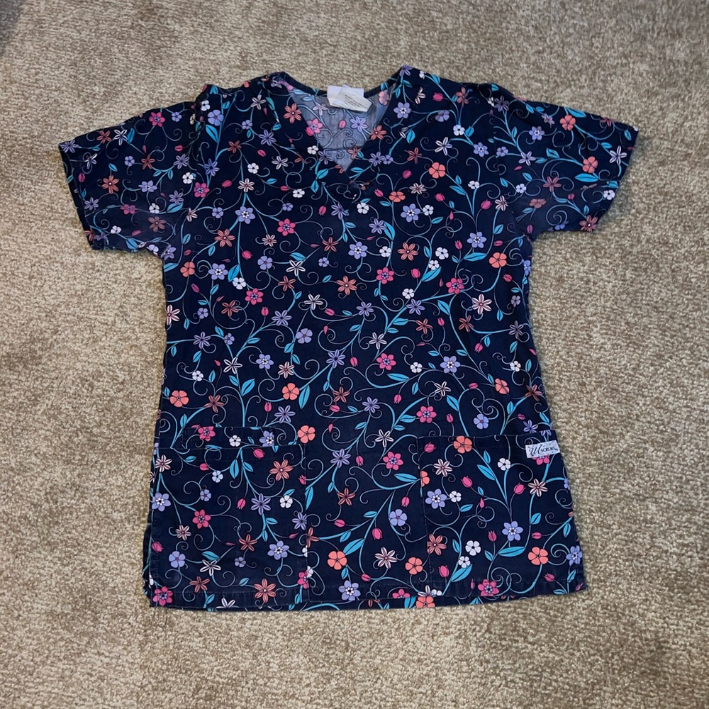 Uniform Advantage Navy Floral Pattern Women’s Scrub Top XS